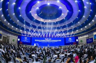 第四届中国-蒙古国博览会暨国家向北开放经贸洽谈会开幕式现场。